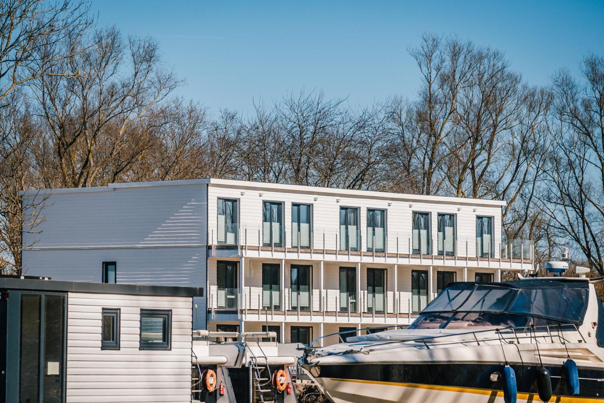 Hotel Marina Martinshafen - Lotsenhaus Neuhof  Exteriér fotografie